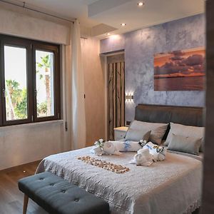 Camera con letto king size
